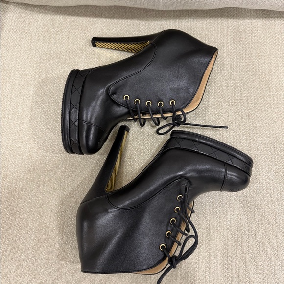 Chanel Black Leather CC Cap Toe Lace Up Platform Ankle Boots Size 37C - Picture 4 of 11